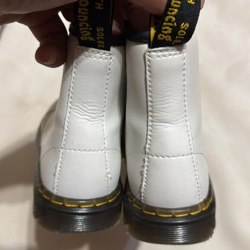 Dr. Martens Zavala J Youth Girls - Picture 2 of 11